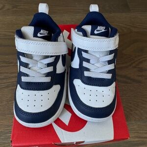 Nike Toddler Court Borough - size 7